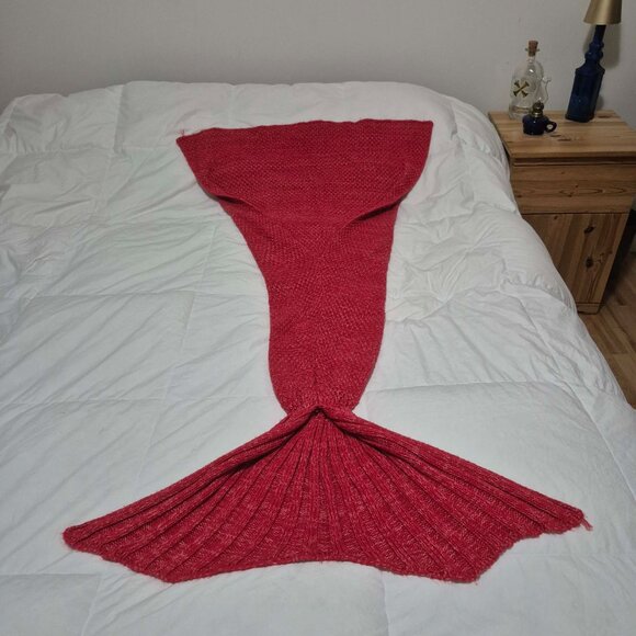 Red Mermaid Tail Blanket for Kids - Picture 3 of 12